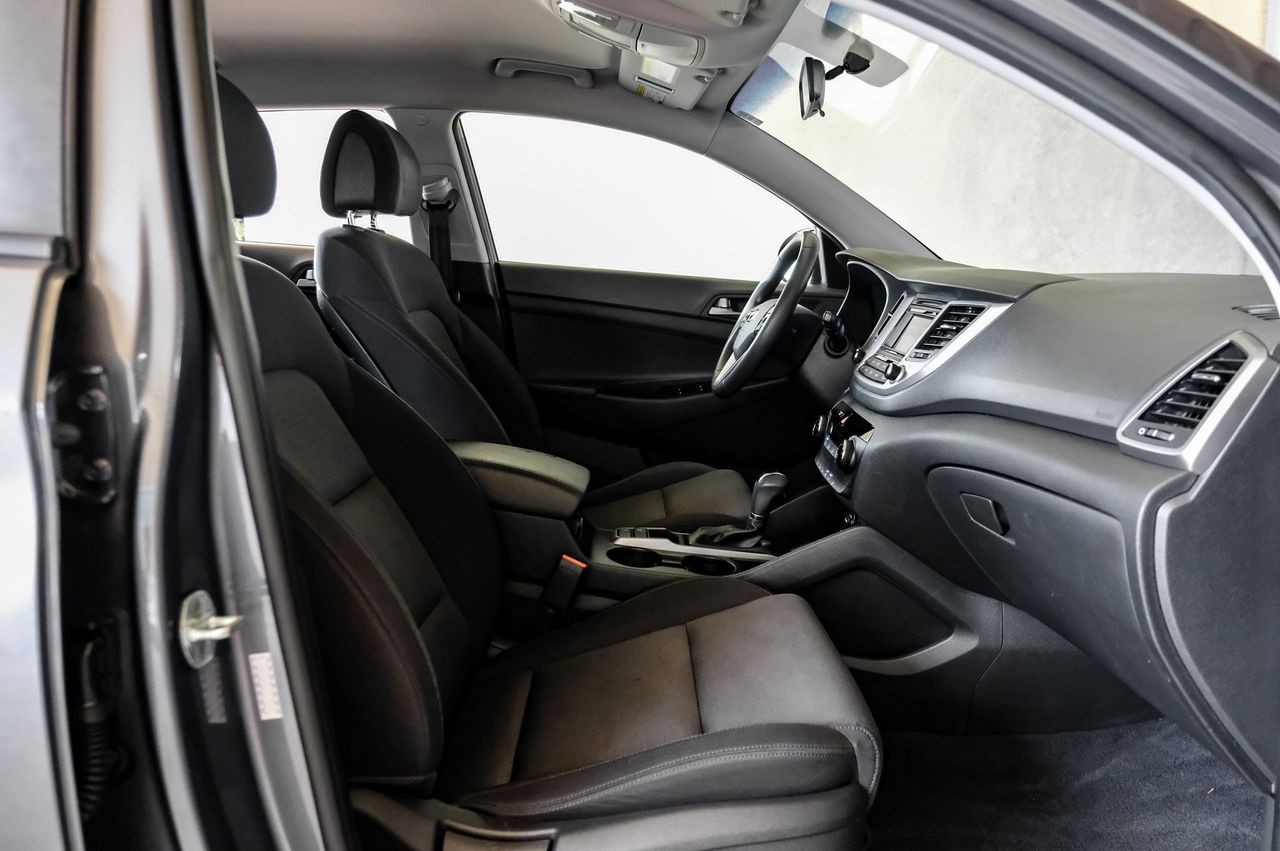 Hyundai Tucson Vehicle Main Gallery Image 38