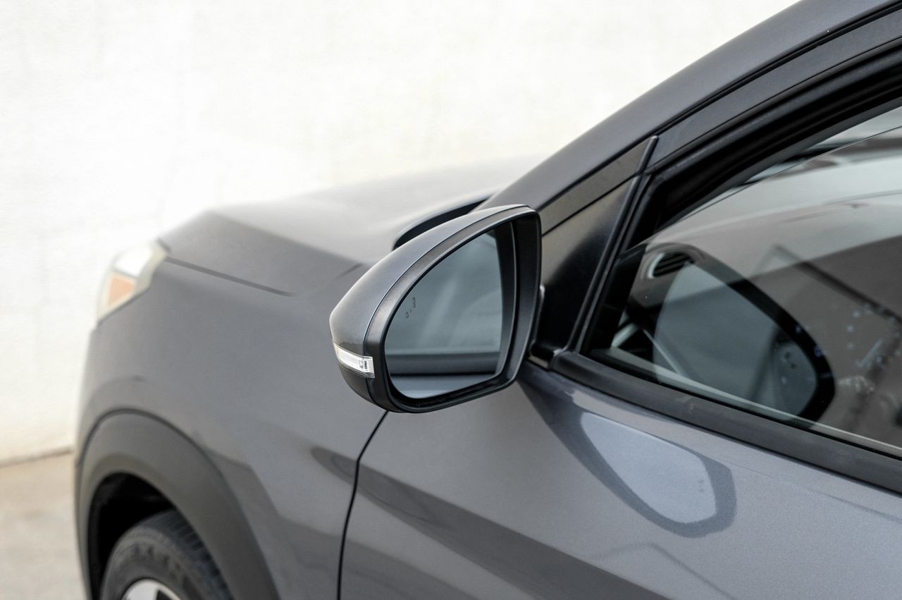 Hyundai Tucson Vehicle Main Gallery Image 45