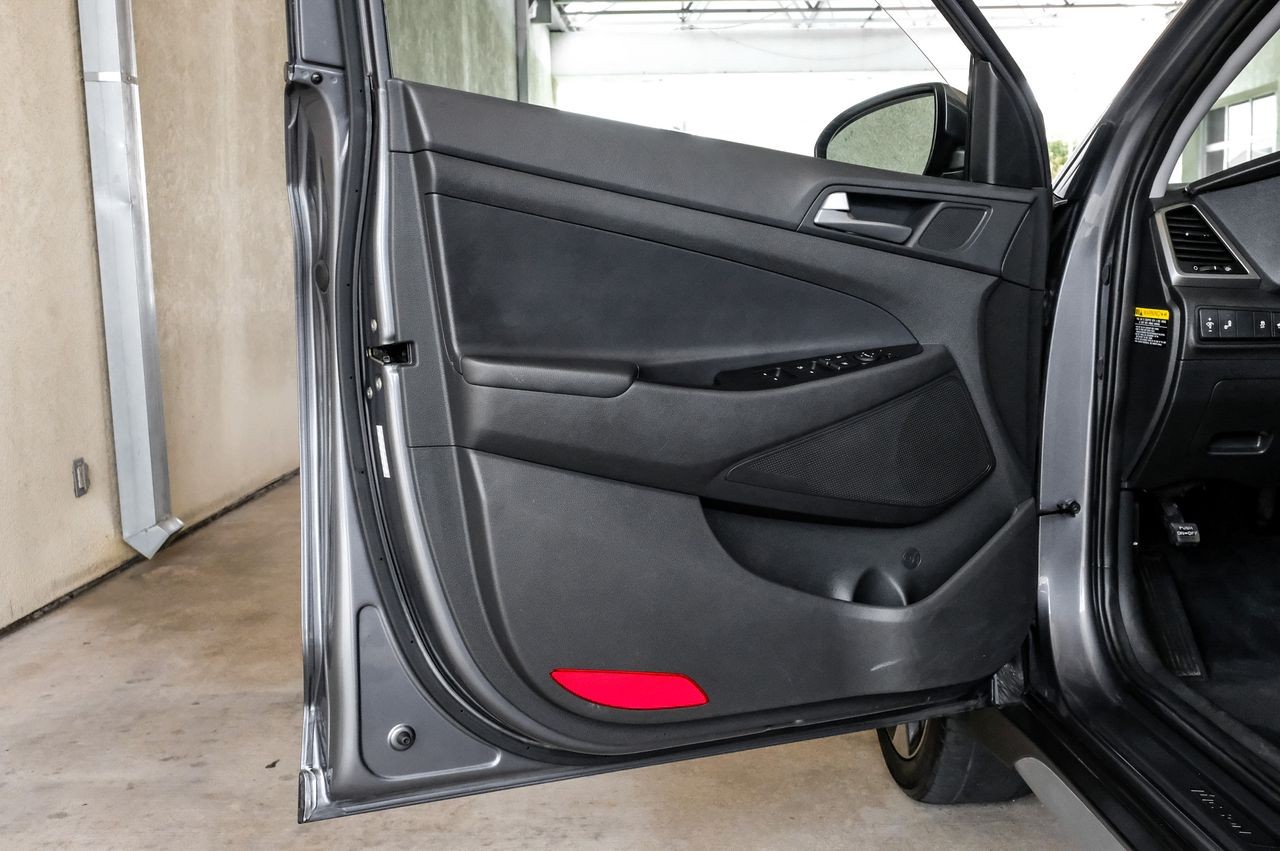 Hyundai Tucson Vehicle Main Gallery Image 46