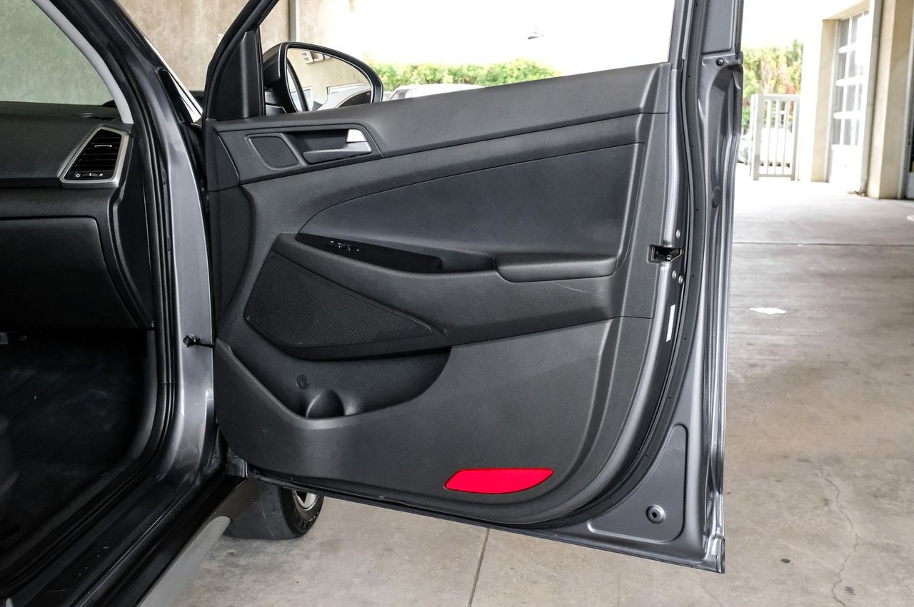 Hyundai Tucson Vehicle Main Gallery Image 47