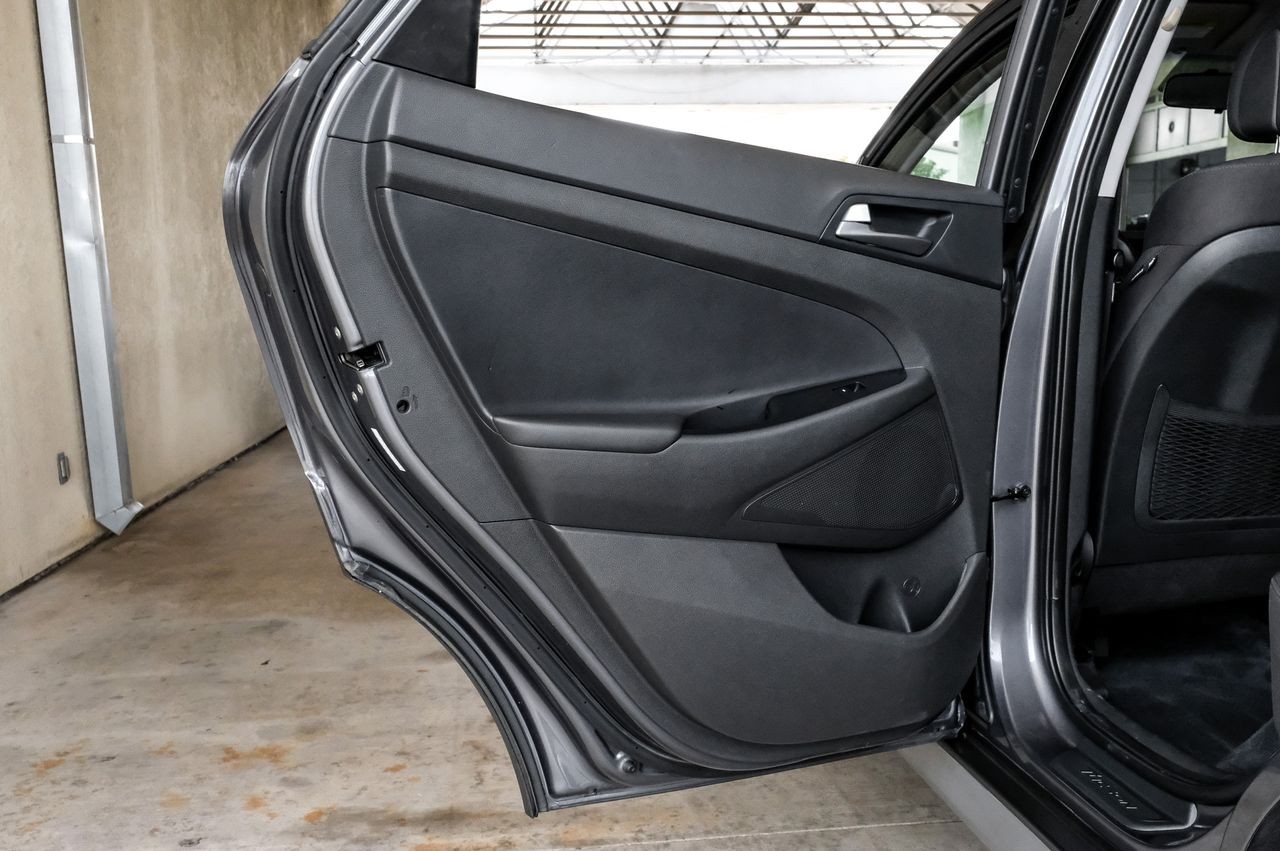 Hyundai Tucson Vehicle Main Gallery Image 48