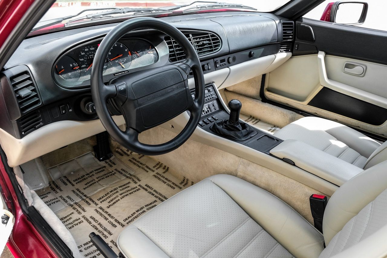Porsche 944 Vehicle Main Gallery Image 03