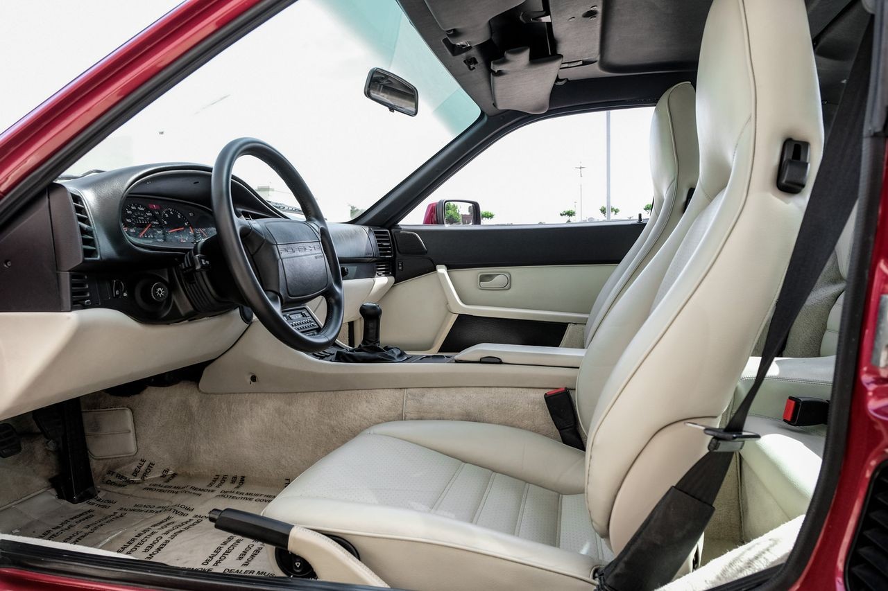 Porsche 944 Vehicle Main Gallery Image 04