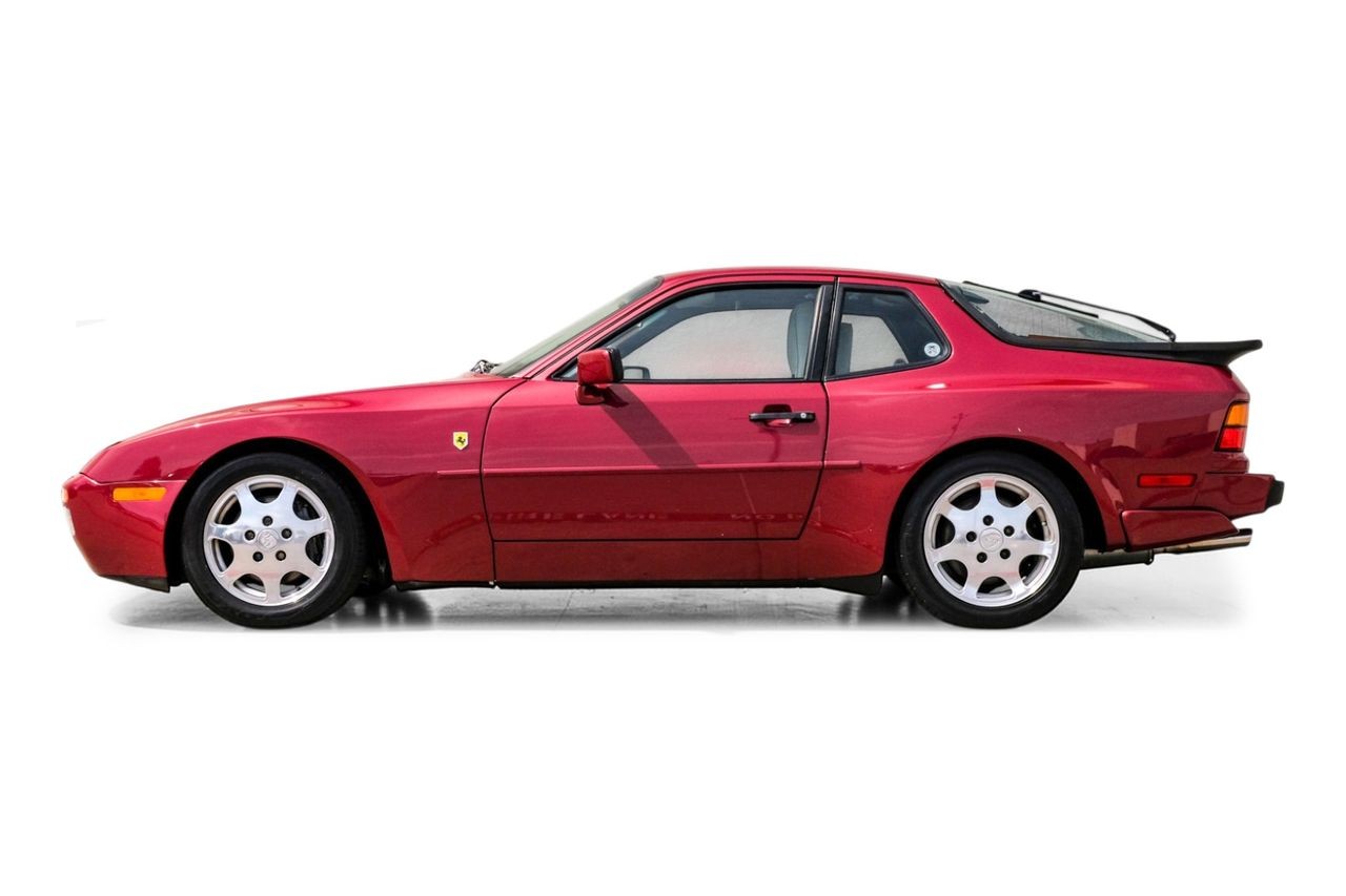 Porsche 944 Vehicle Main Gallery Image 12