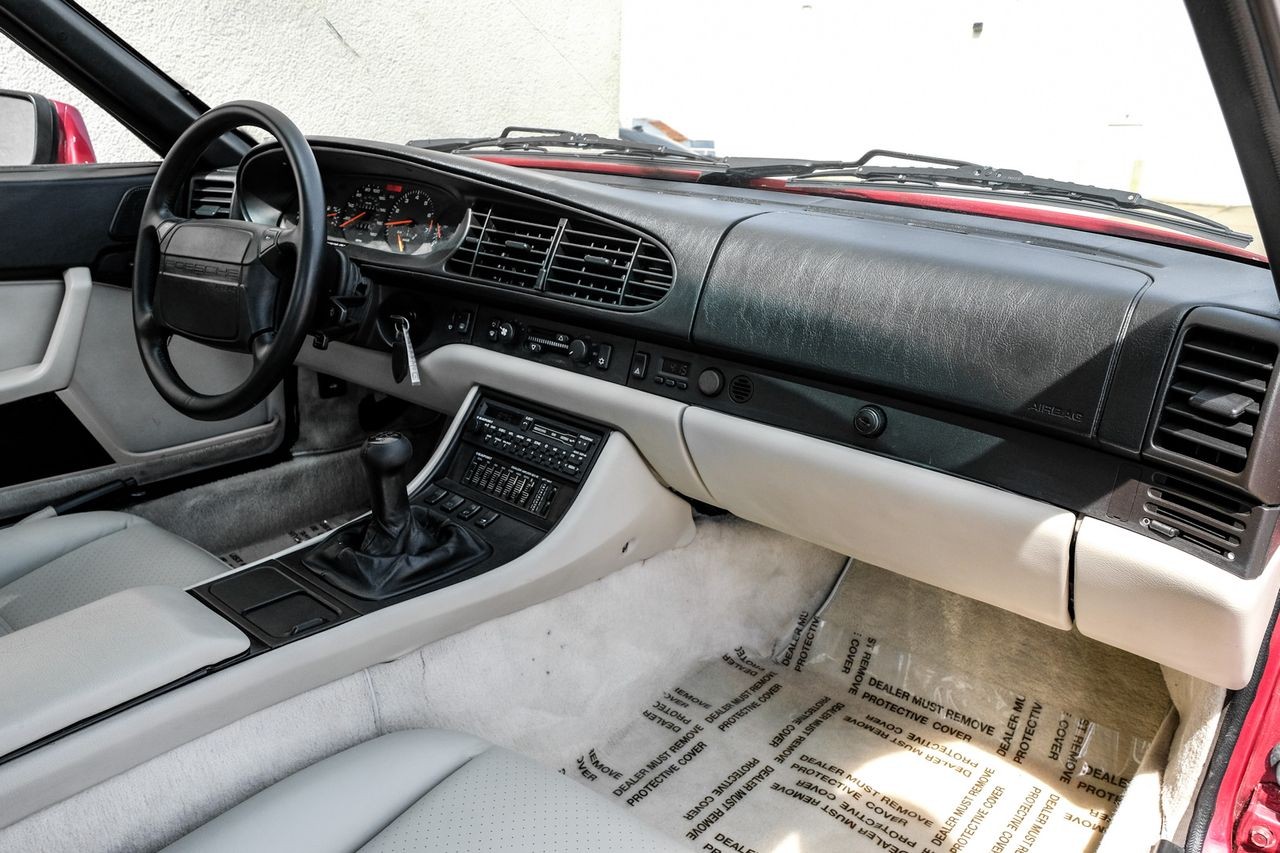 Porsche 944 Vehicle Main Gallery Image 13