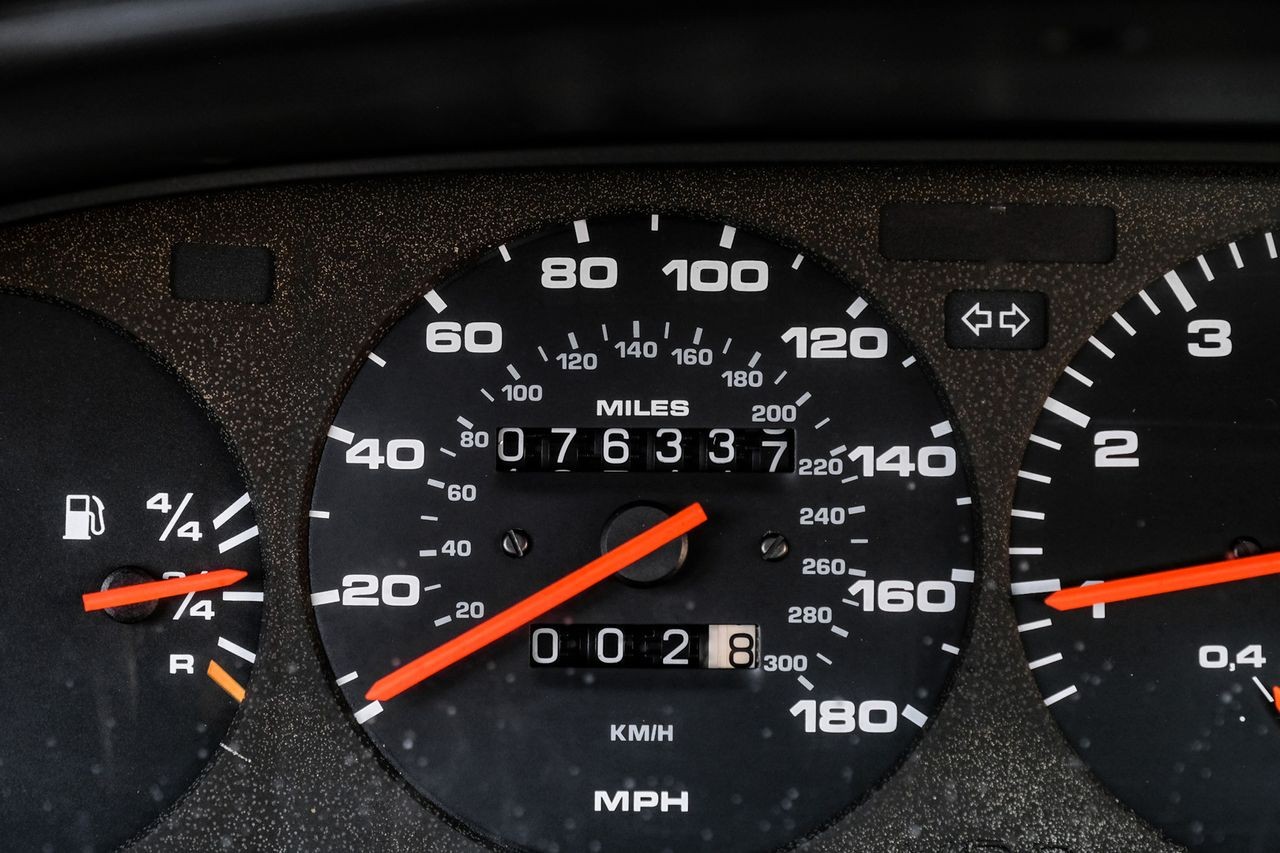 Porsche 944 Vehicle Main Gallery Image 19