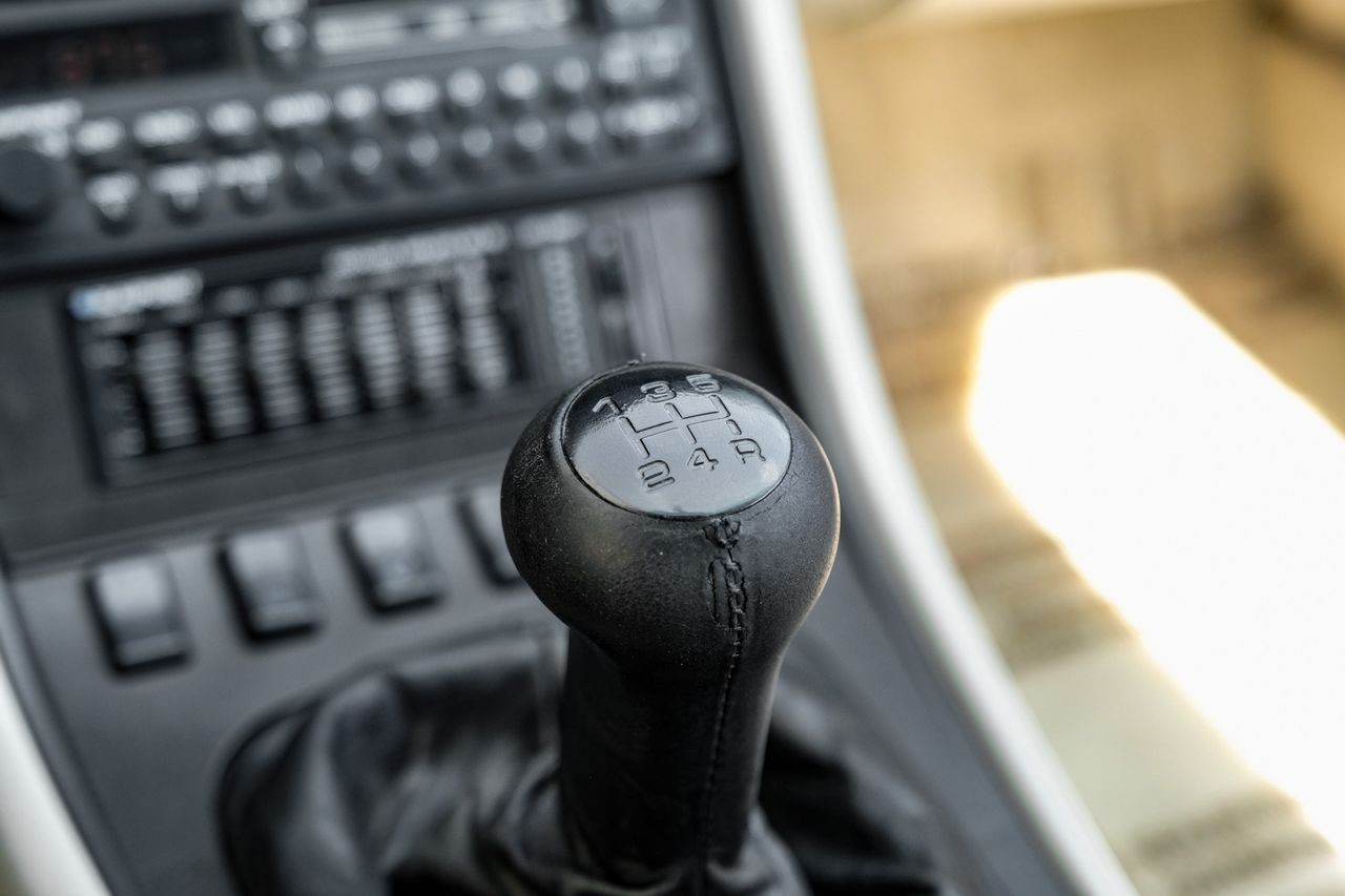 Porsche 944 Vehicle Main Gallery Image 26