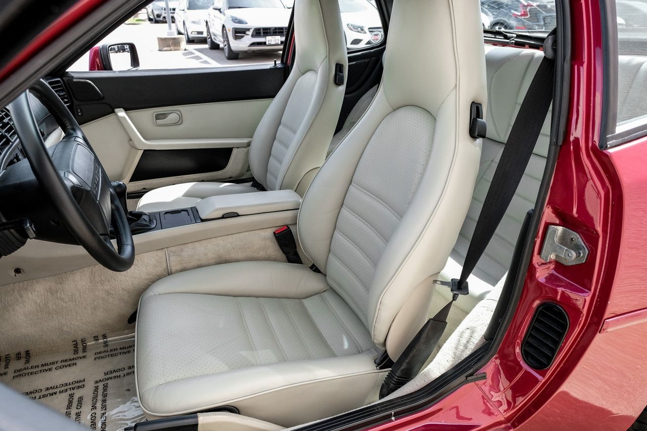 Porsche 944 Vehicle Main Gallery Image 29