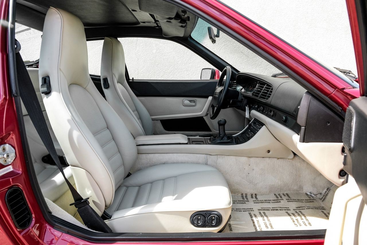Porsche 944 Vehicle Main Gallery Image 30