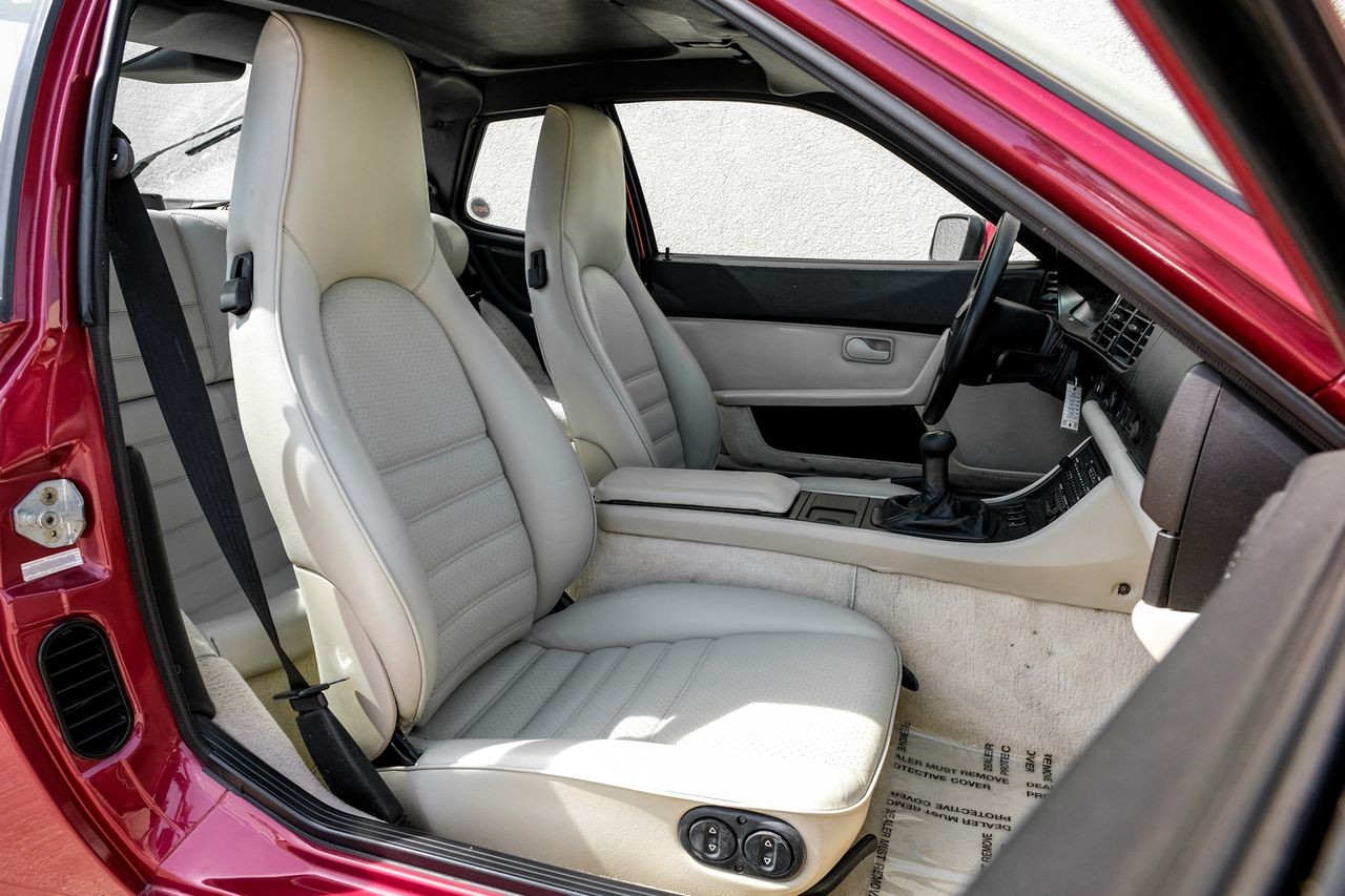 Porsche 944 Vehicle Main Gallery Image 31