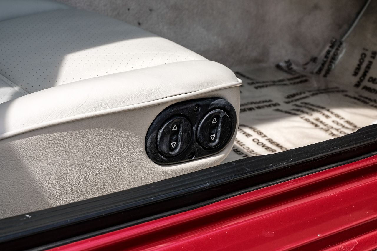 Porsche 944 Vehicle Main Gallery Image 32