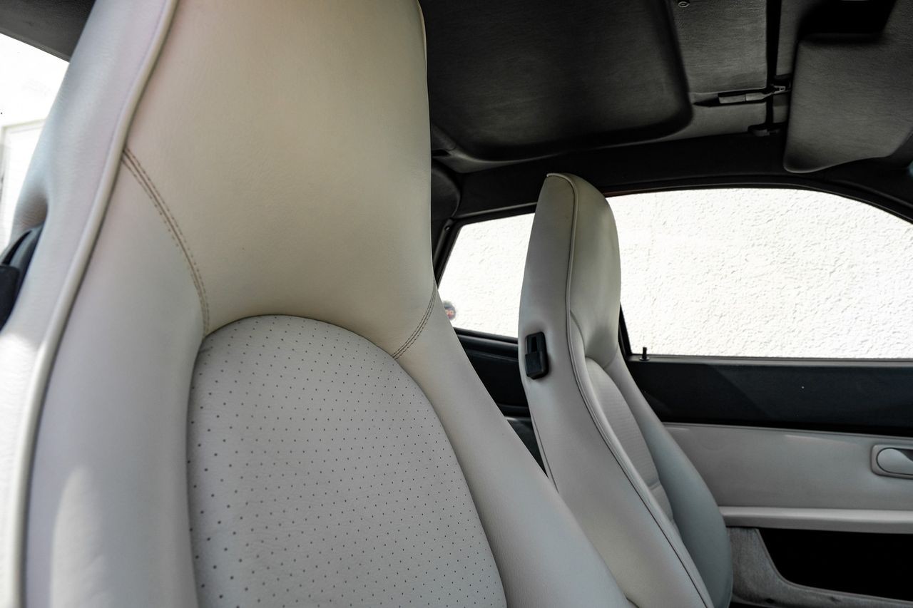 Porsche 944 Vehicle Main Gallery Image 33