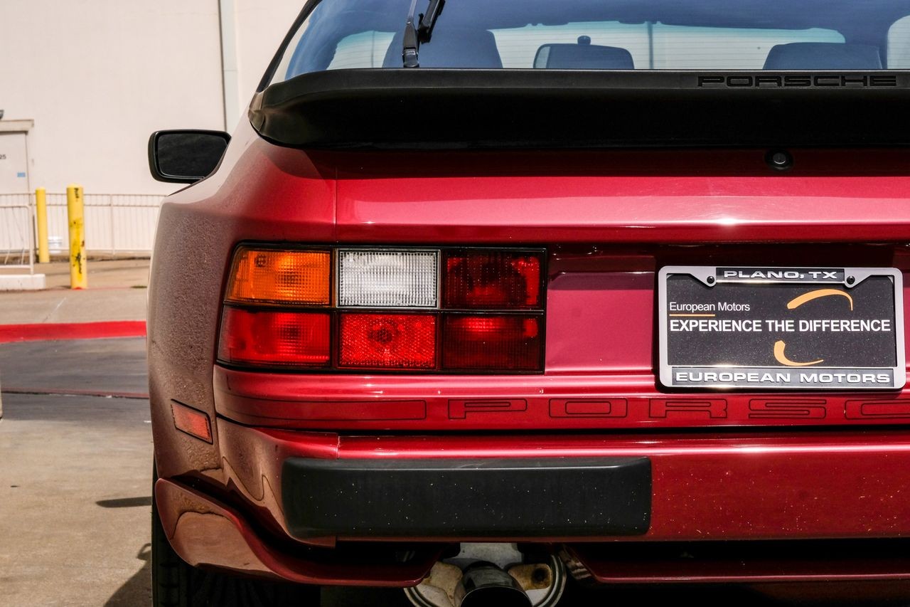 Porsche 944 Vehicle Main Gallery Image 40
