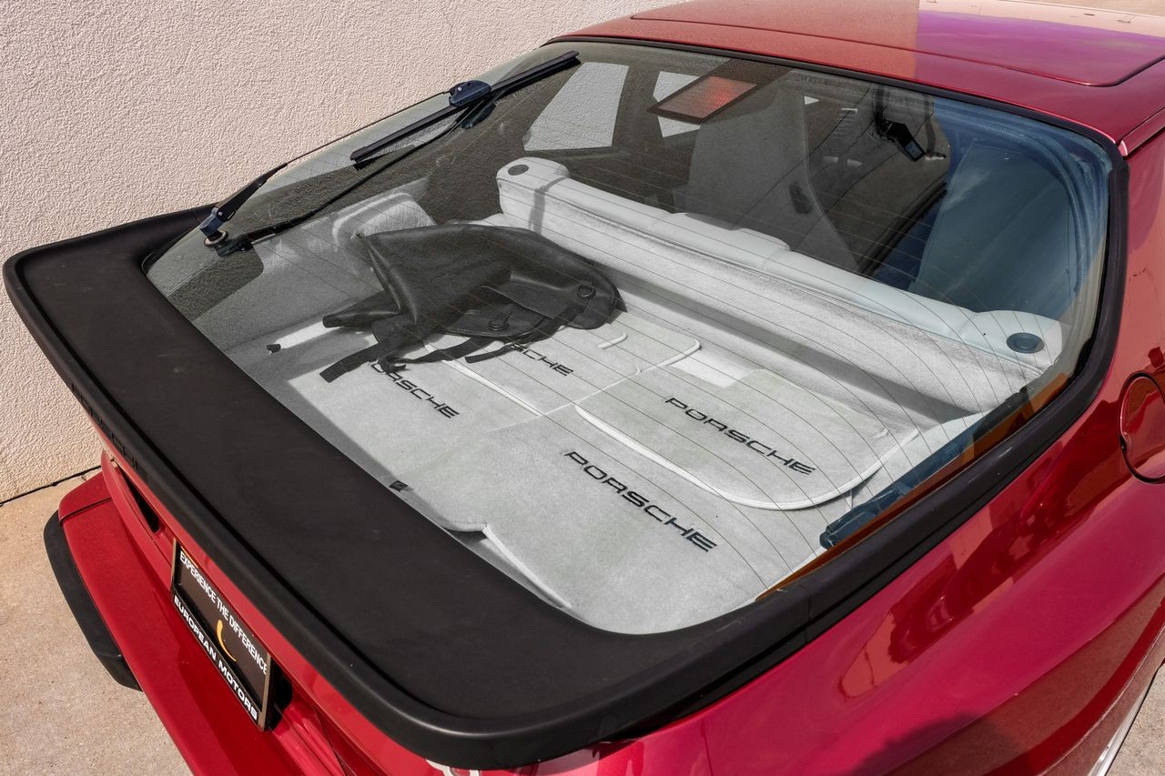 Porsche 944 Vehicle Main Gallery Image 41