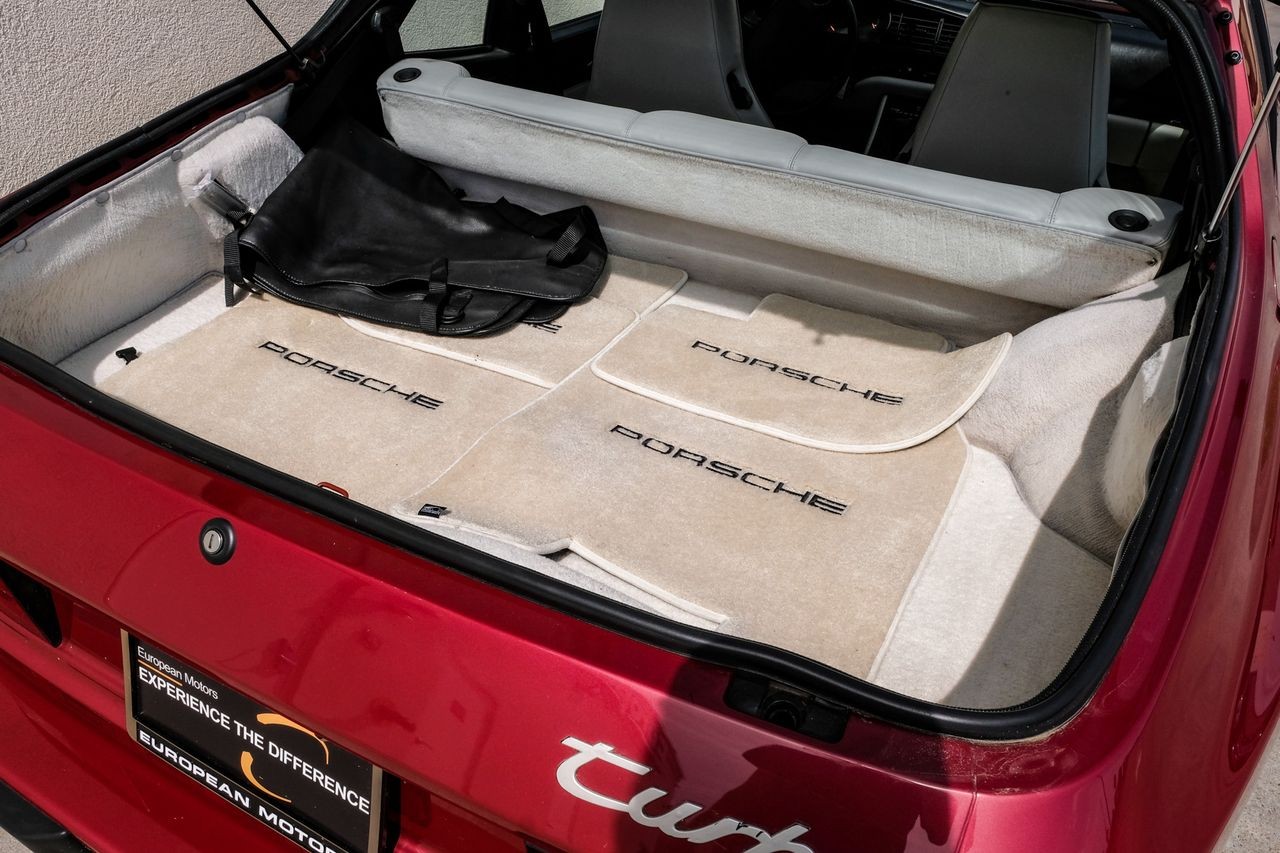 Porsche 944 Vehicle Main Gallery Image 42