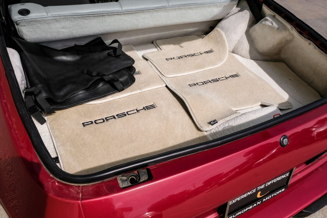 Porsche 944 Vehicle Main Gallery Image 43