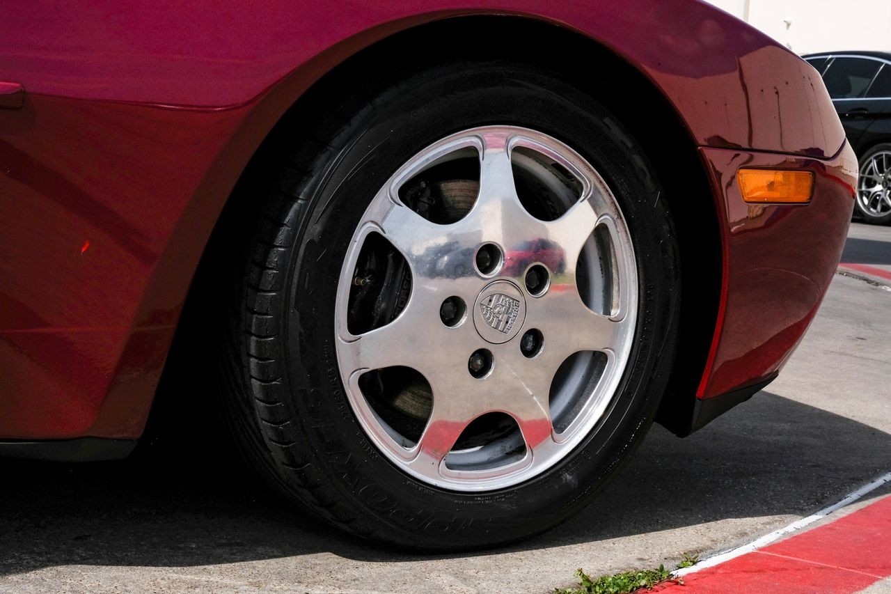 Porsche 944 Vehicle Main Gallery Image 45
