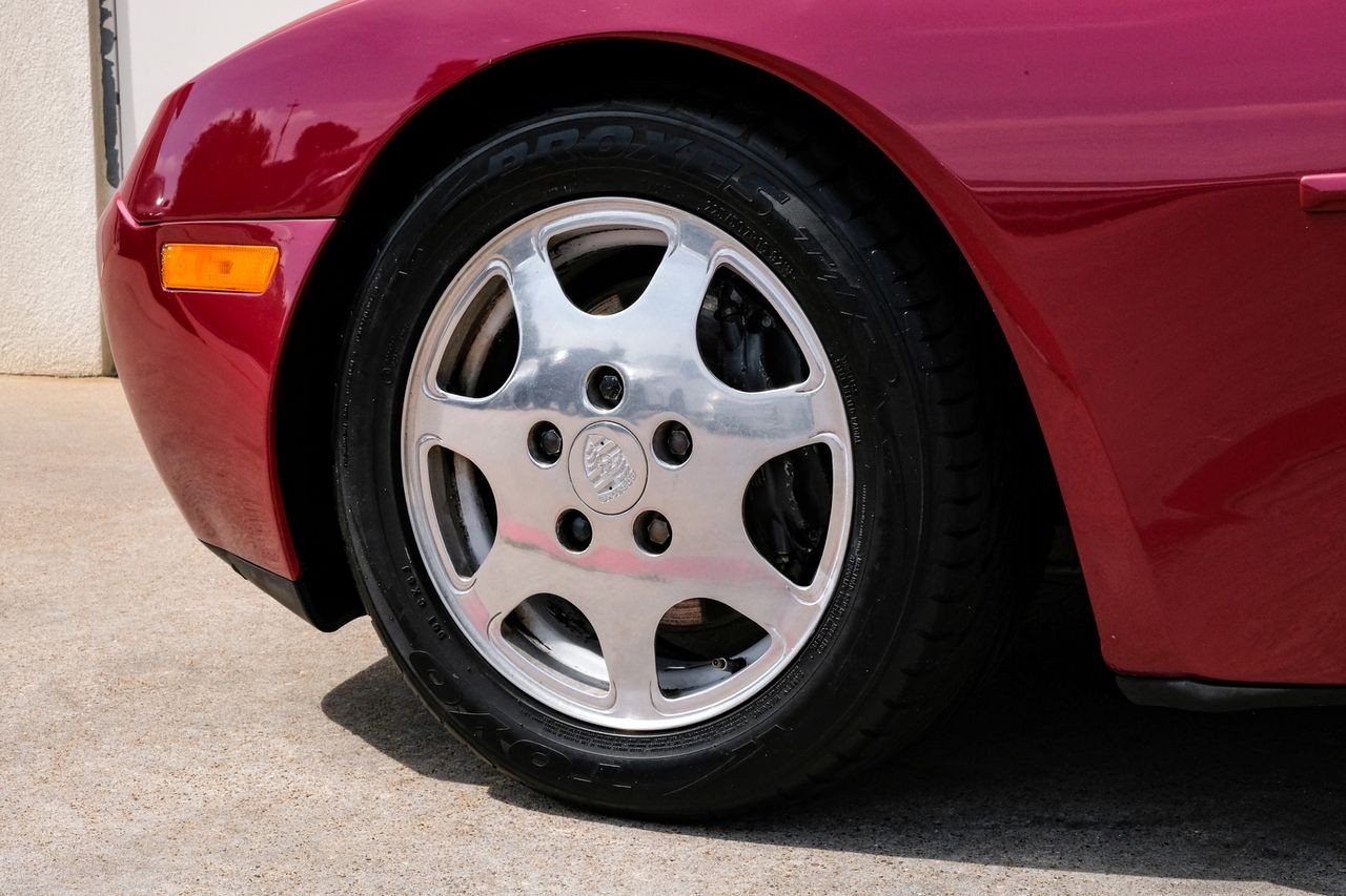 Porsche 944 Vehicle Main Gallery Image 46
