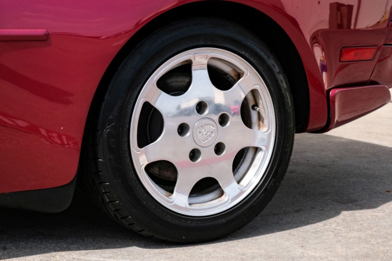 Porsche 944 Vehicle Main Gallery Image 47