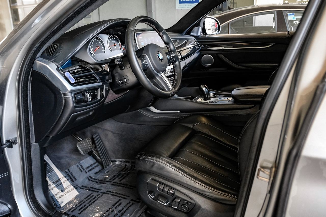 BMW X6 M Vehicle Main Gallery Image 03