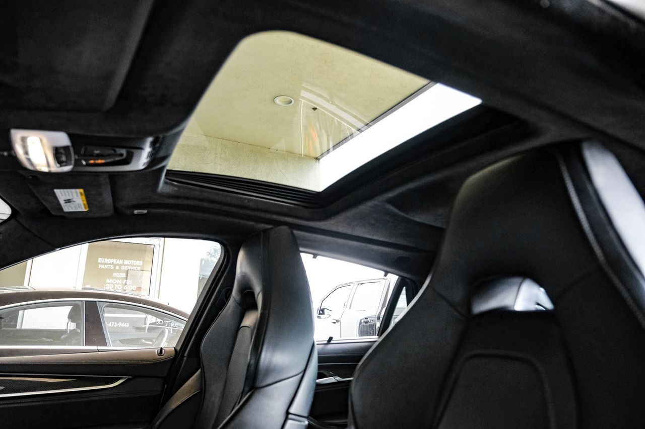 BMW X6 M Vehicle Main Gallery Image 05