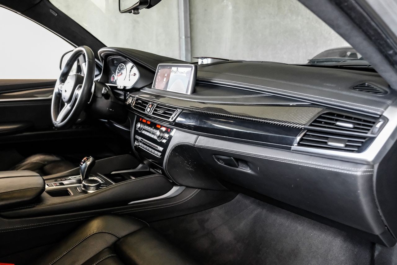 BMW X6 M Vehicle Main Gallery Image 13