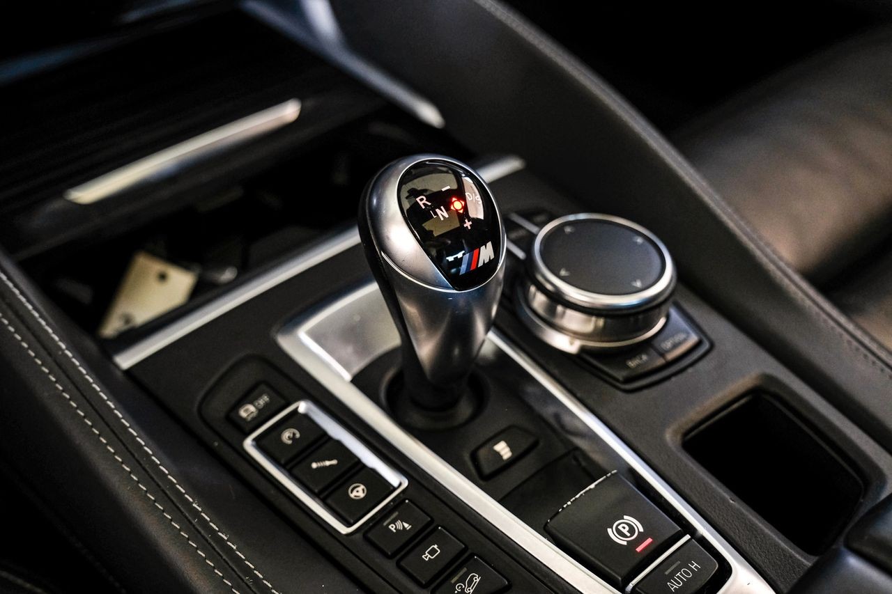BMW X6 M Vehicle Main Gallery Image 25
