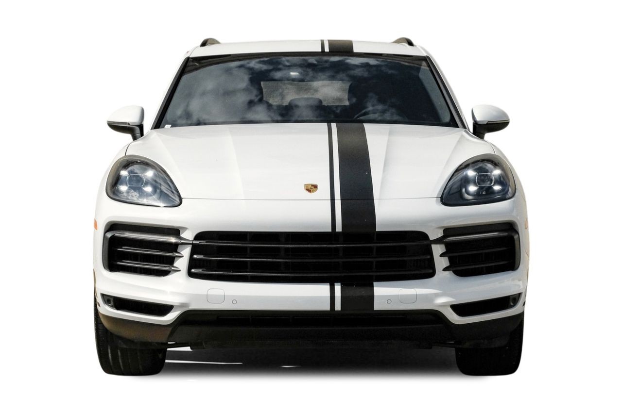 Porsche Cayenne Vehicle Main Gallery Image 05
