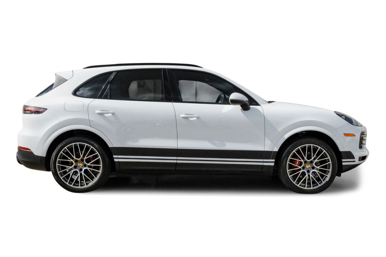 Porsche Cayenne Vehicle Main Gallery Image 07