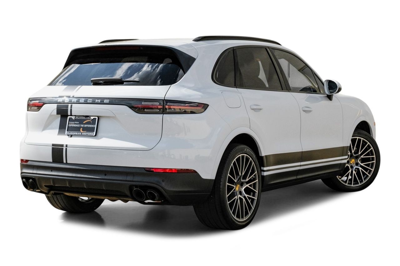 Porsche Cayenne Vehicle Main Gallery Image 08