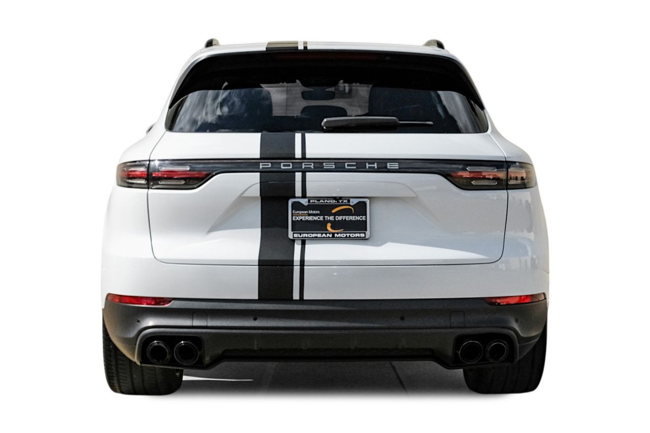 Porsche Cayenne Vehicle Main Gallery Image 09