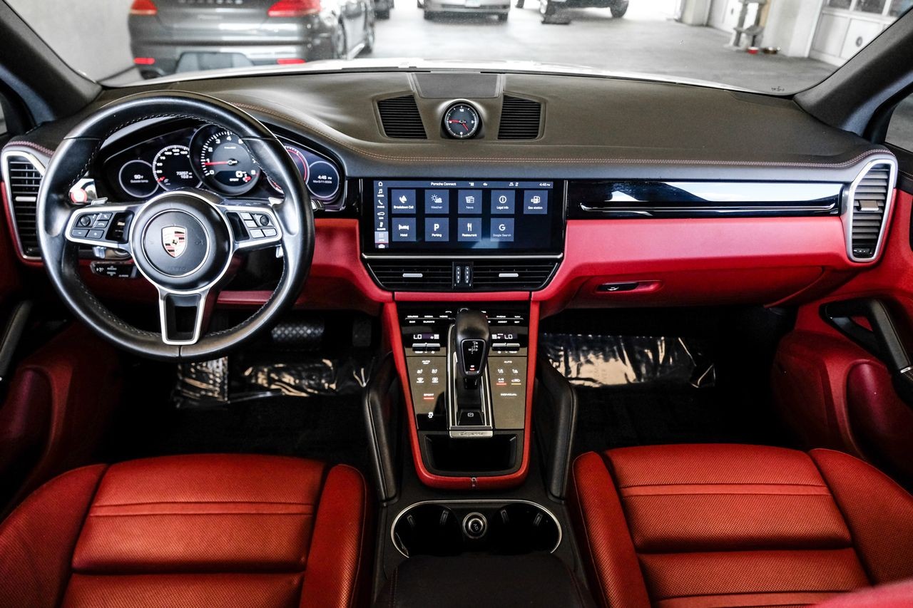 Porsche Cayenne Vehicle Main Gallery Image 14