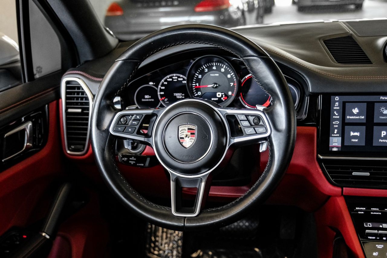 Porsche Cayenne Vehicle Main Gallery Image 15