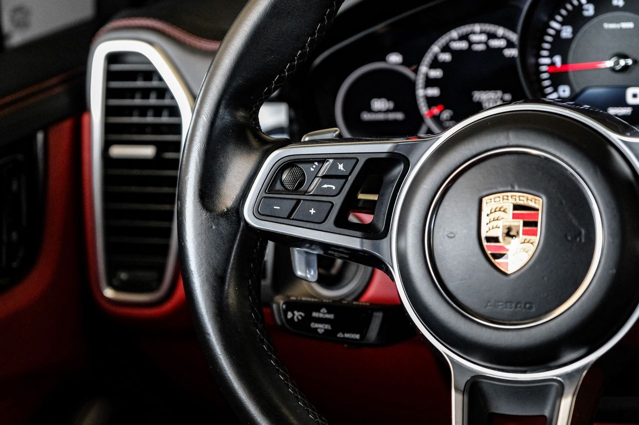 Porsche Cayenne Vehicle Main Gallery Image 16