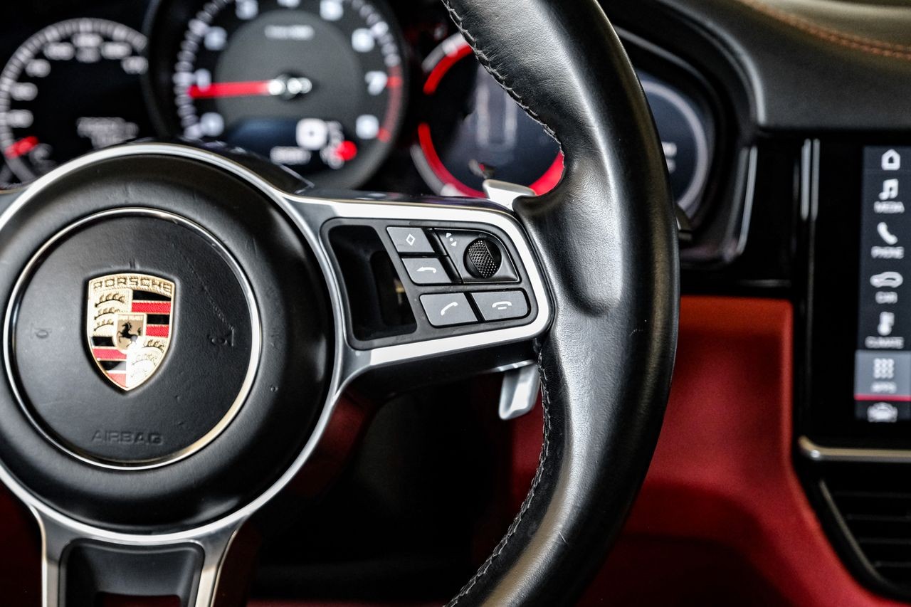 Porsche Cayenne Vehicle Main Gallery Image 17