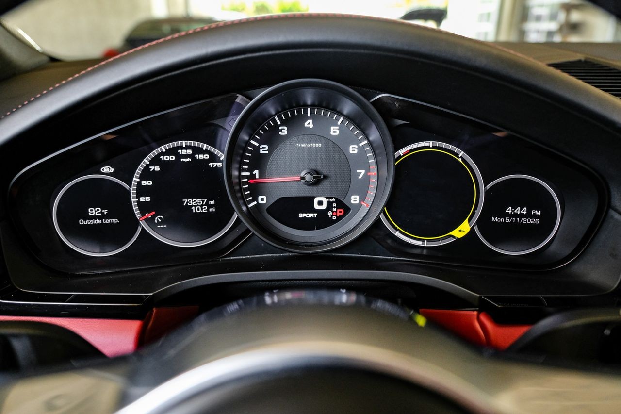 Porsche Cayenne Vehicle Main Gallery Image 18