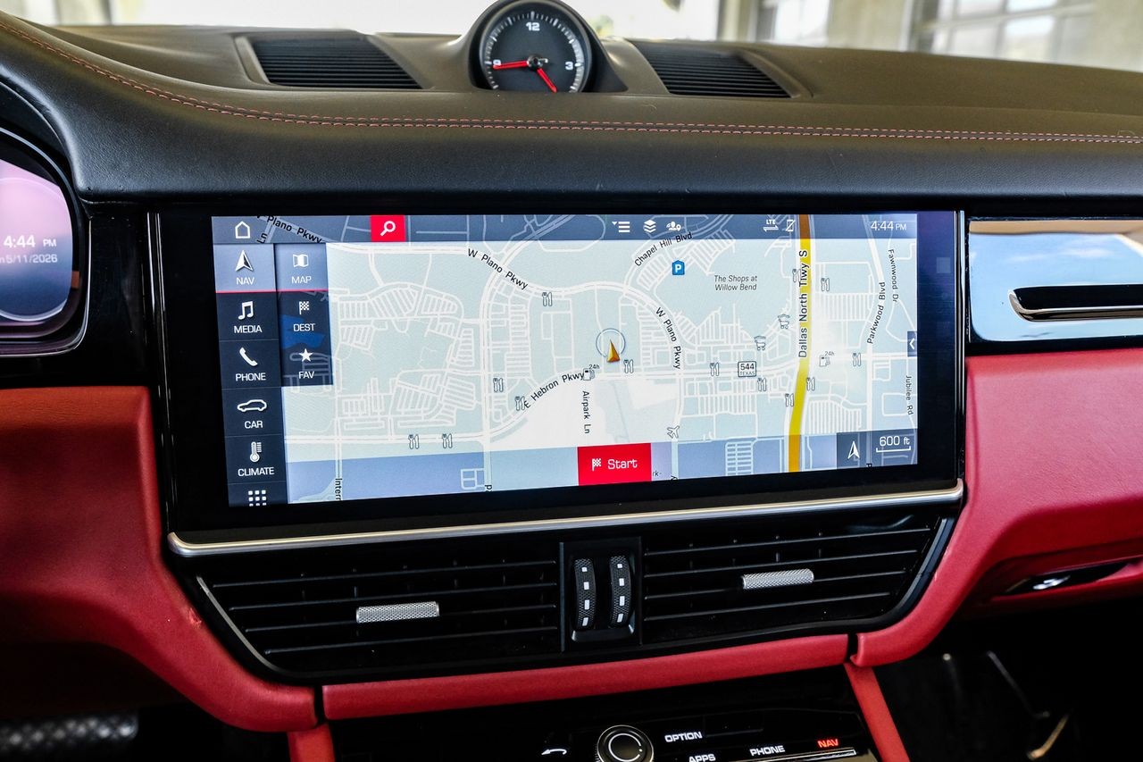 Porsche Cayenne Vehicle Main Gallery Image 20