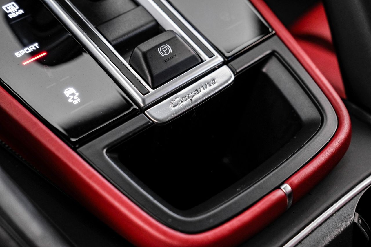 Porsche Cayenne Vehicle Main Gallery Image 27