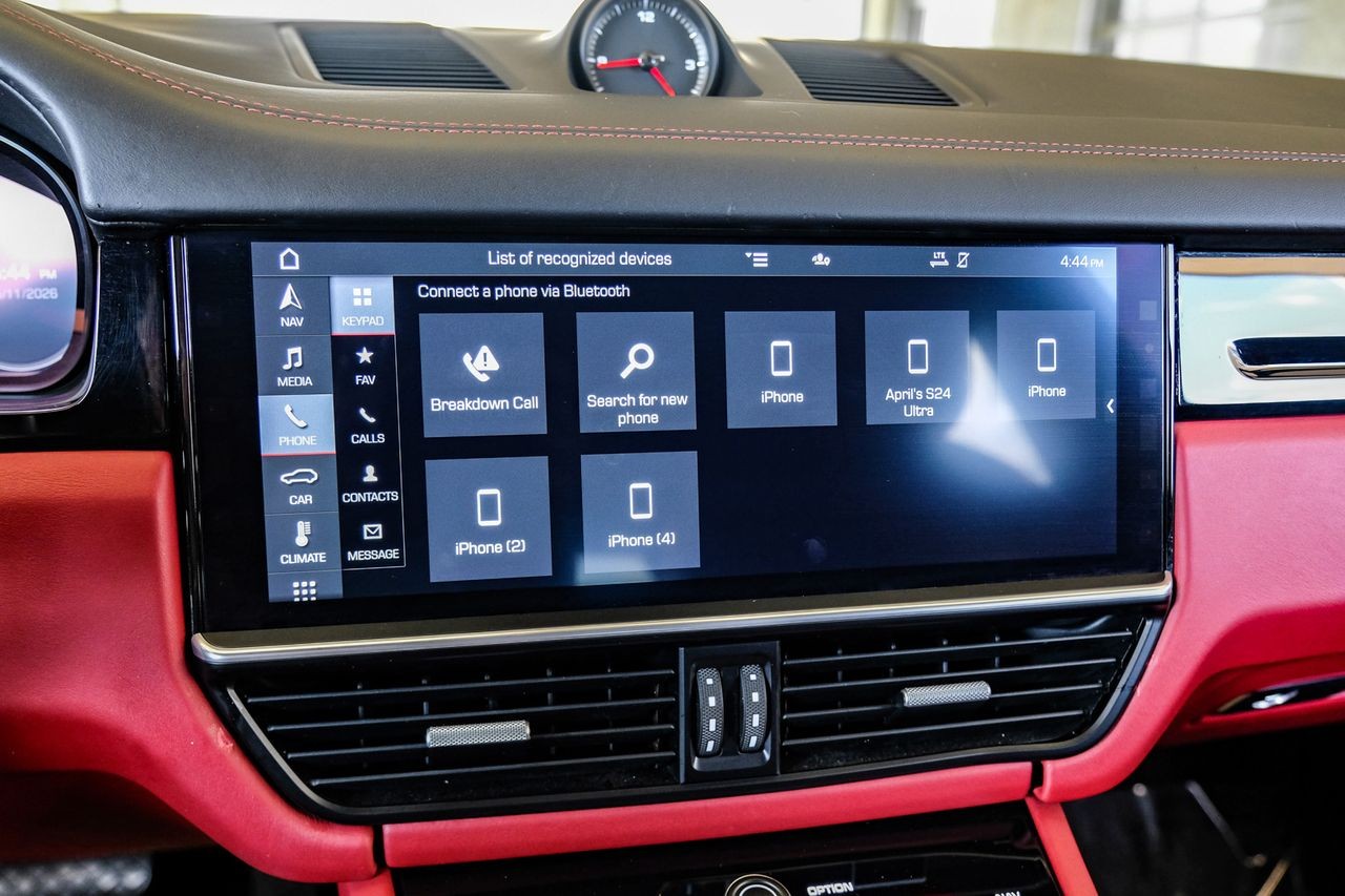 Porsche Cayenne Vehicle Main Gallery Image 29