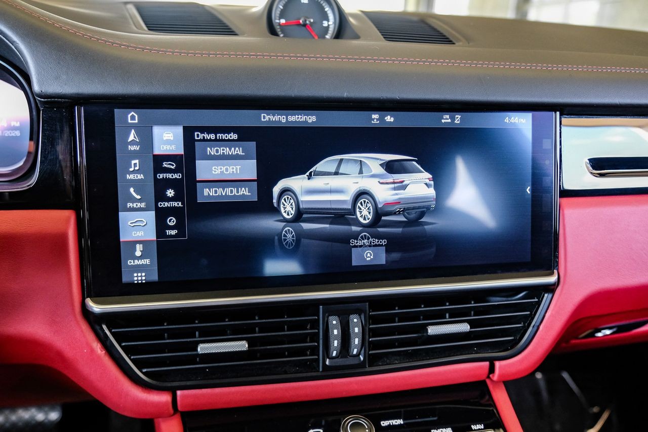 Porsche Cayenne Vehicle Main Gallery Image 30
