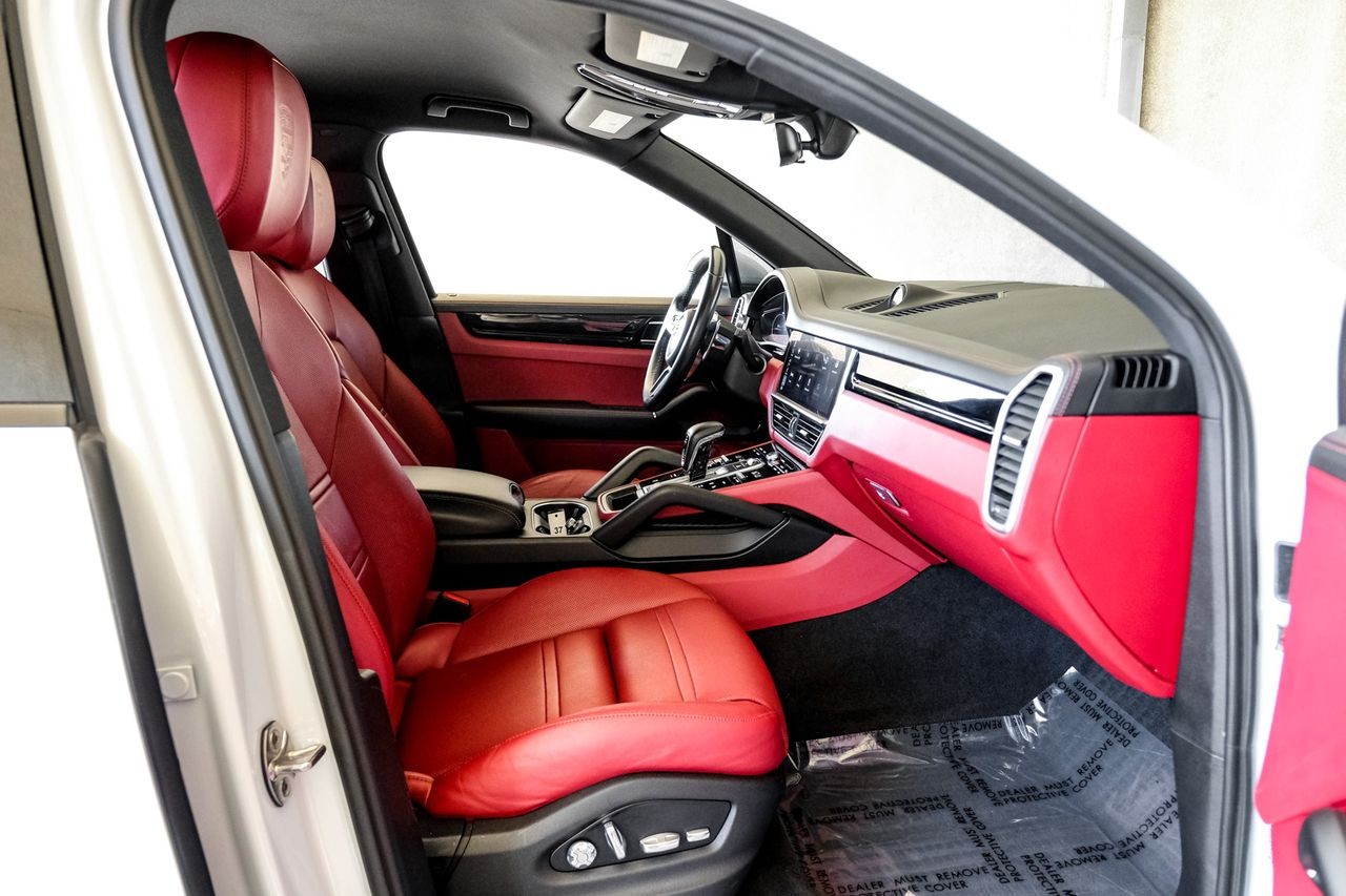 Porsche Cayenne Vehicle Main Gallery Image 35