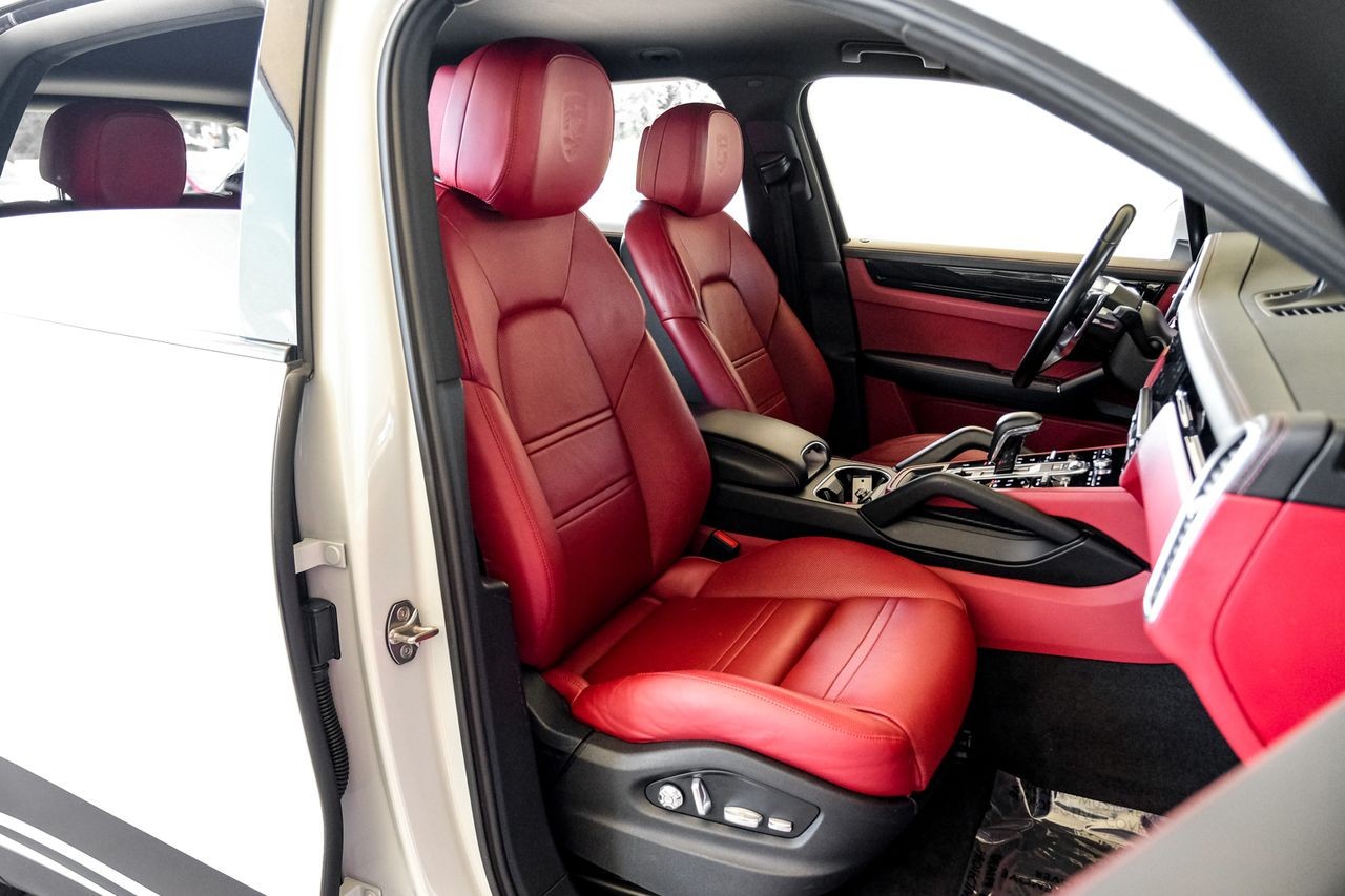 Porsche Cayenne Vehicle Main Gallery Image 36