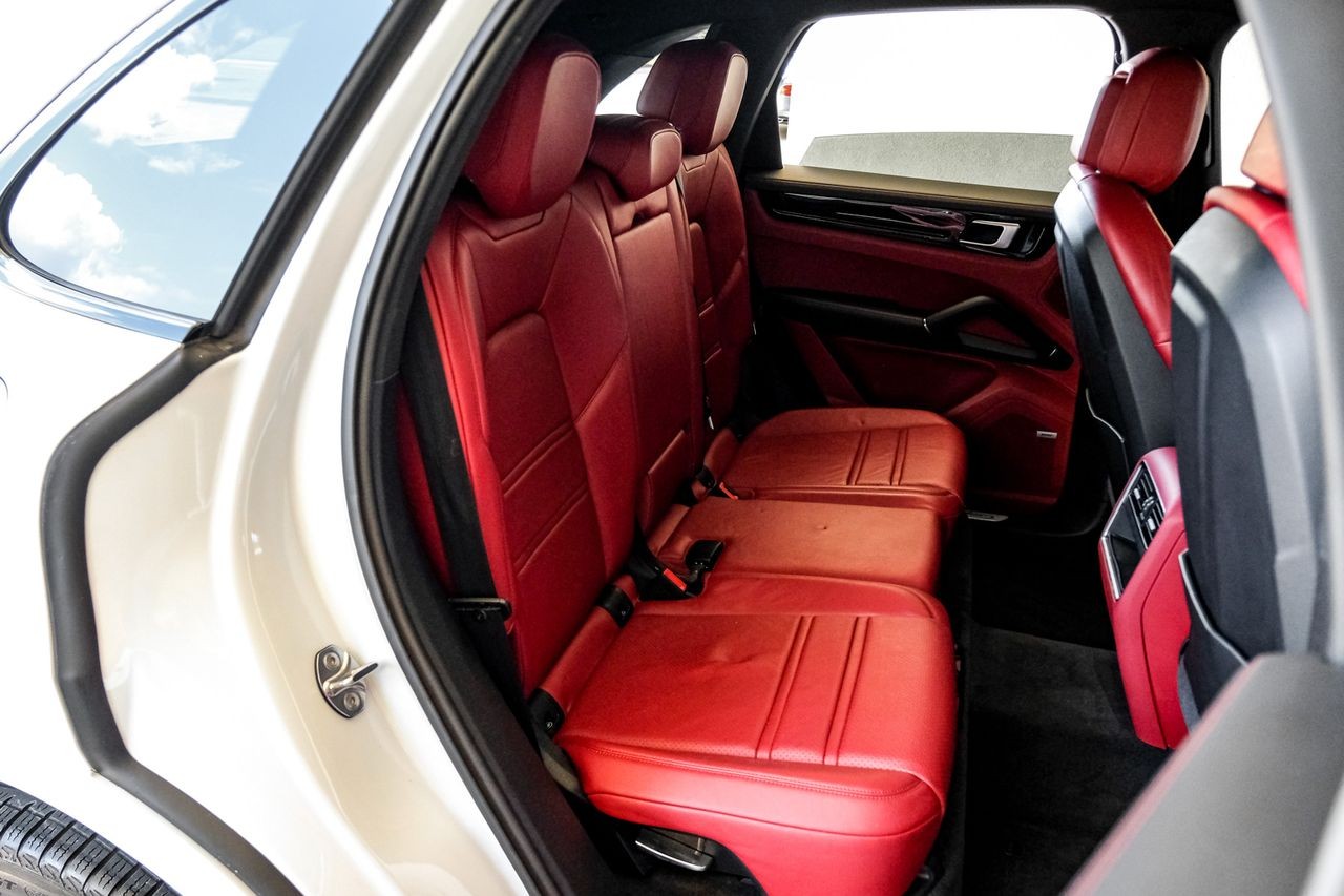 Porsche Cayenne Vehicle Main Gallery Image 37