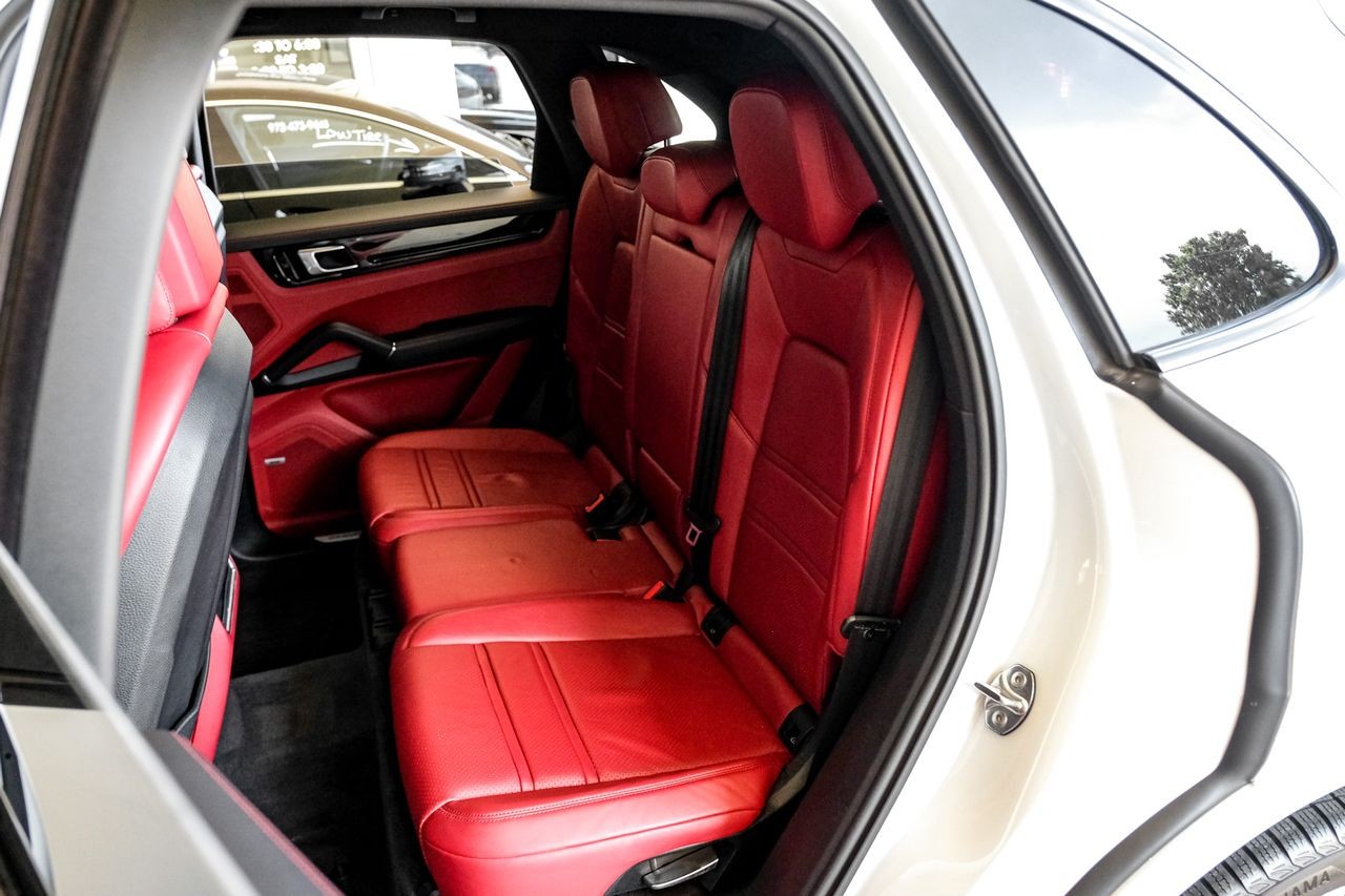Porsche Cayenne Vehicle Main Gallery Image 40