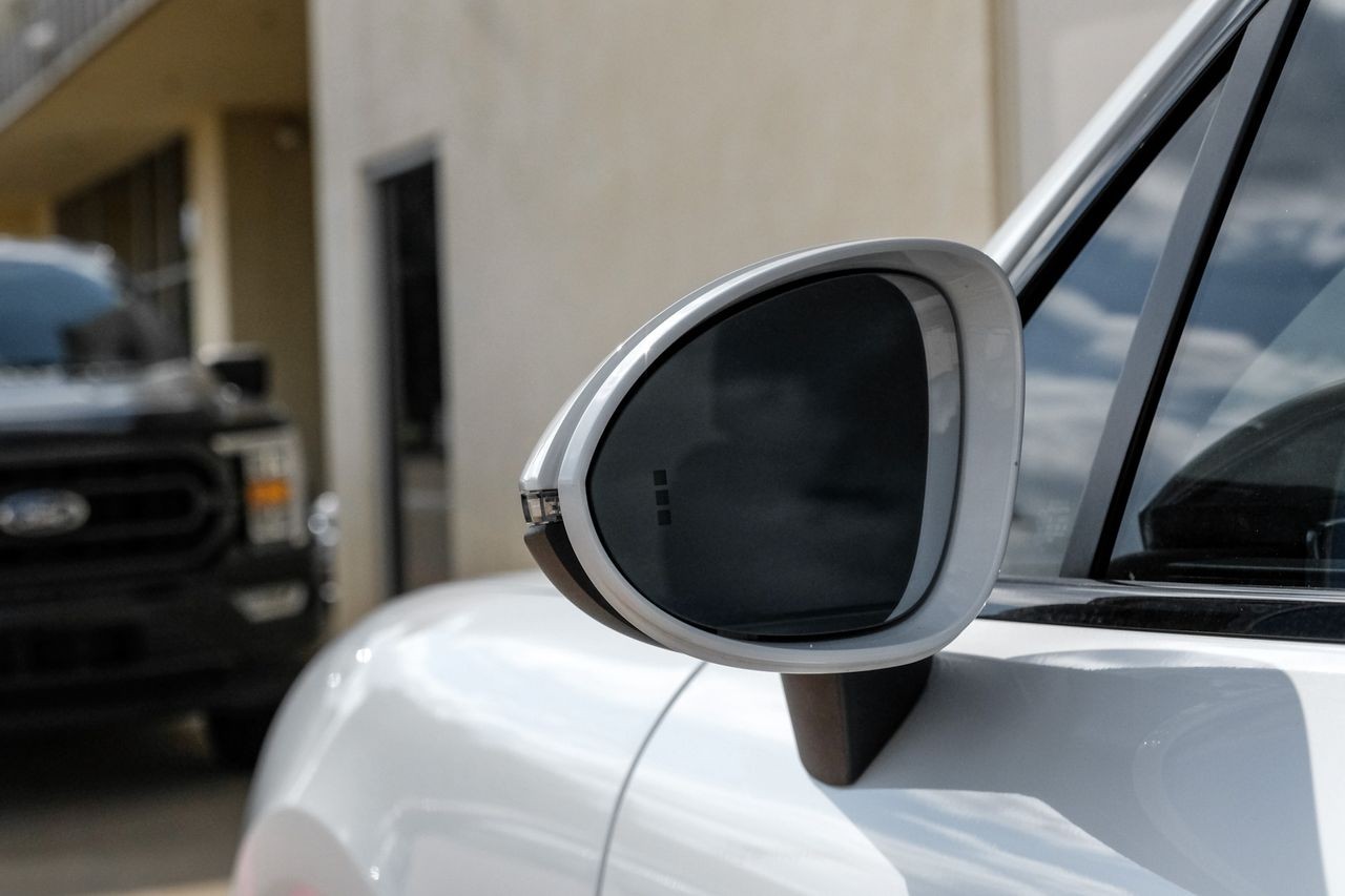 Porsche Cayenne Vehicle Main Gallery Image 42