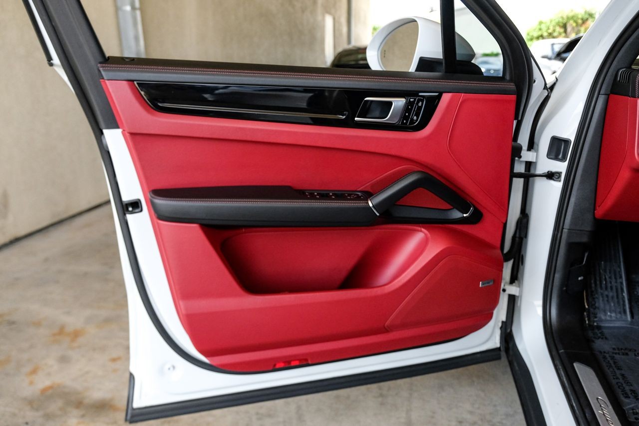 Porsche Cayenne Vehicle Main Gallery Image 43