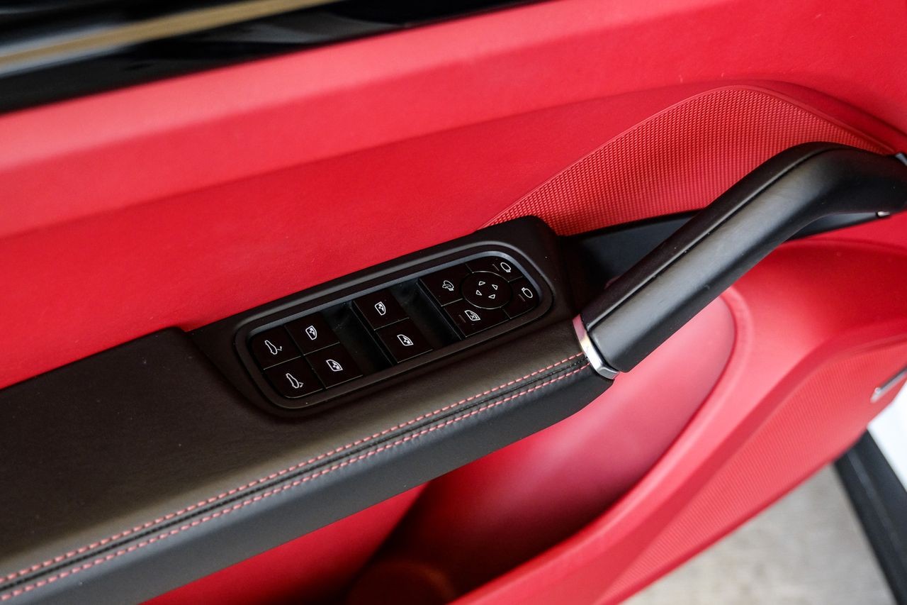 Porsche Cayenne Vehicle Main Gallery Image 44