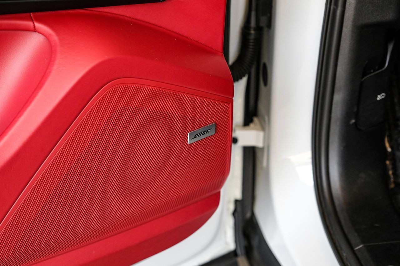 Porsche Cayenne Vehicle Main Gallery Image 46