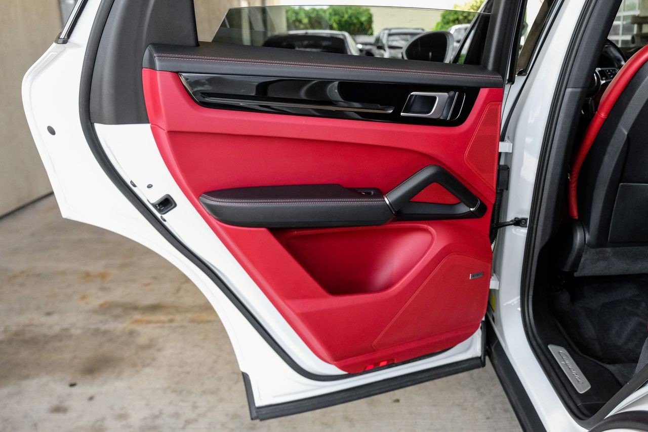 Porsche Cayenne Vehicle Main Gallery Image 48