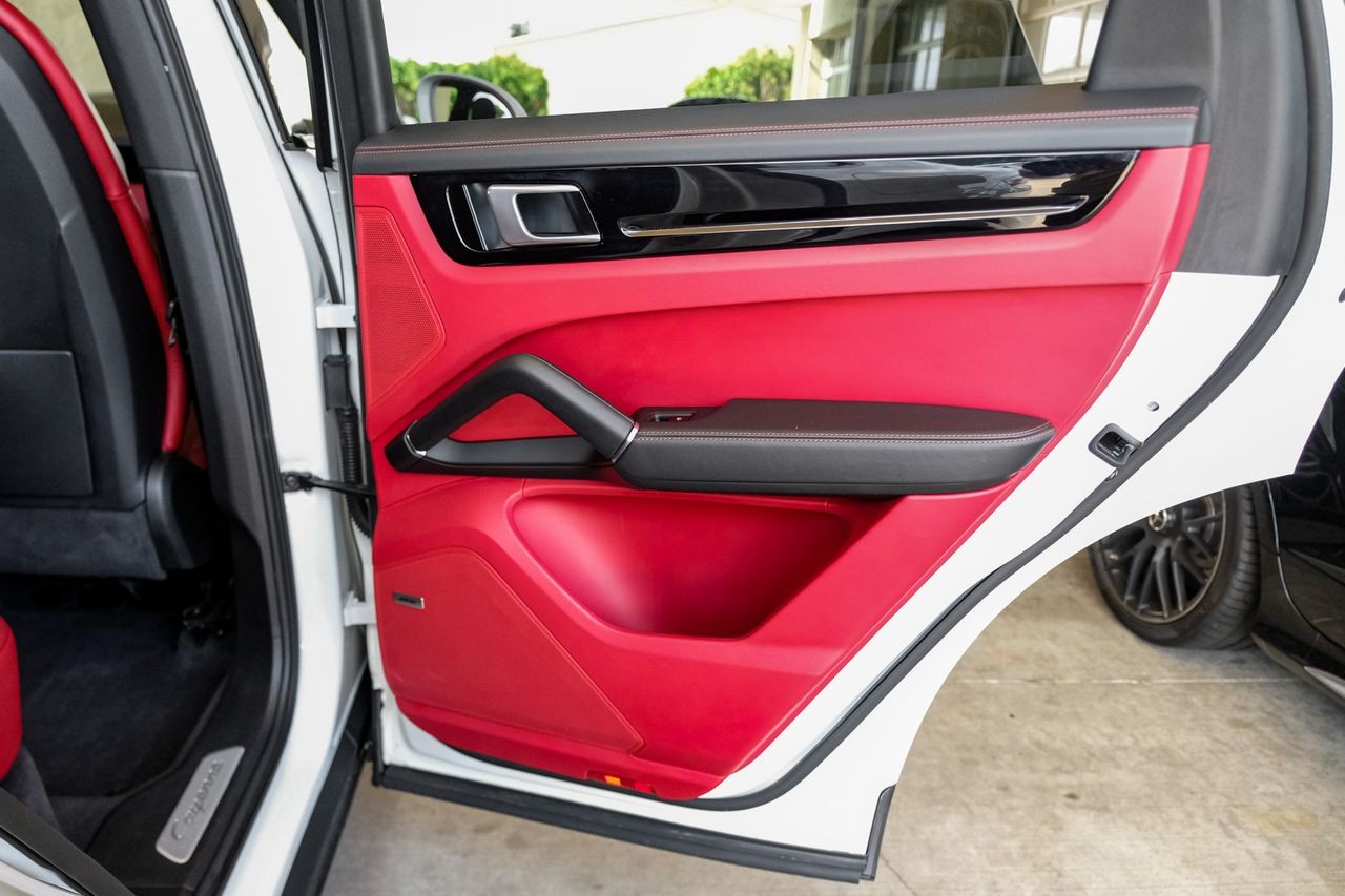 Porsche Cayenne Vehicle Main Gallery Image 49